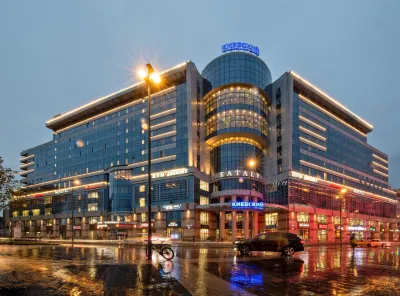 Novotel Moscow Kievskaya (Новотель Киевская) Отели рядом со станцией Киевский вокзал