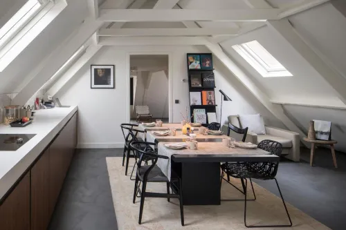 Commune Suites - Bed and Breakfasts