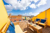 La Casa Amarilla Apartments