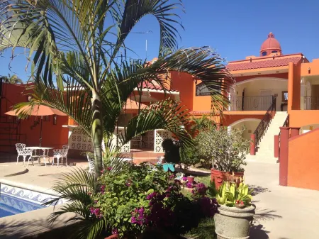 Hotel Oasis Отели в г. Комонду