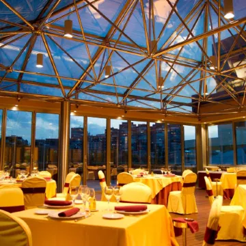 Hotel Villamadrid Отели рядом с достопримечательностью «Станция метро Montecarmelo»