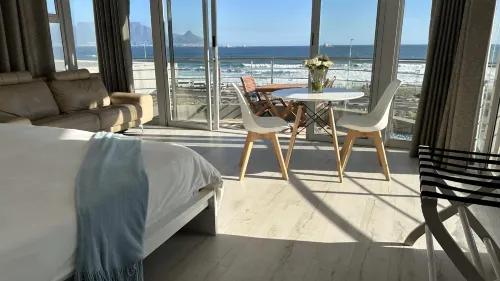 Oceansnest Guest House - parking