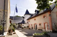 Château de Saint-Genix Отели в г. Шарансьё