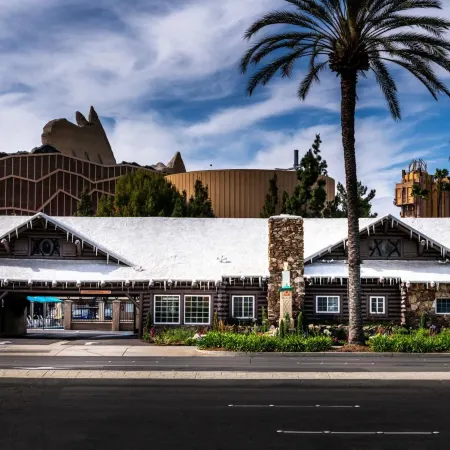 Alpine Inn Near Convention Center and the Park