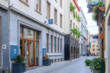 B-Aparthotel Grand Place