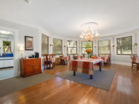 DeBary Inn Hotels in Summit