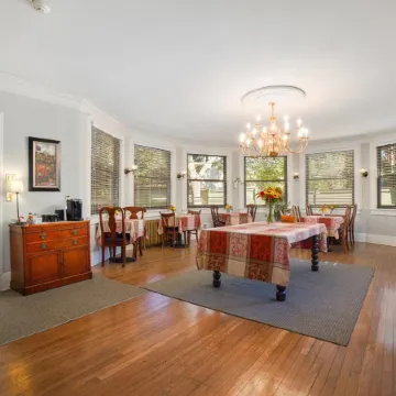 DeBary Inn Отели в г. Саммит