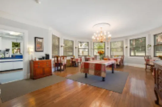 DeBary Inn Hotels in Summit