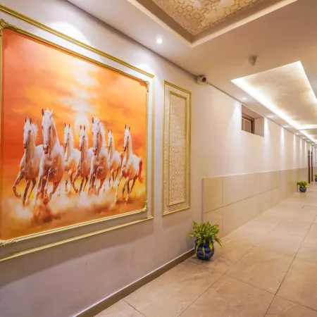 KANHA HOMESTAY & Motel