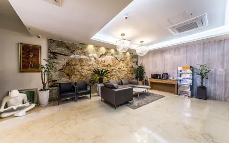 論峴華爾茲飯店