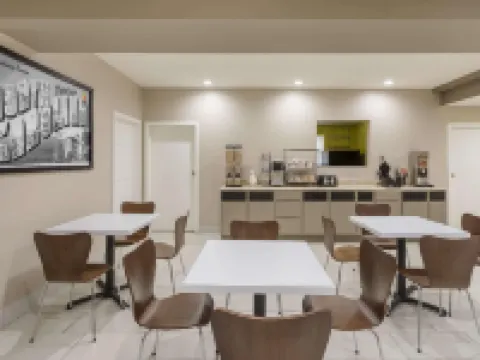 Super 8 by Wyndham Asheville Airport Hotels in Fletcher