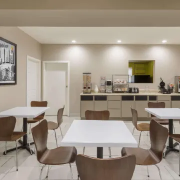 Super 8 by Wyndham Asheville Airport