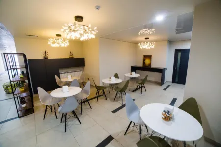 Golden Hotel (Голден) Отели рядом с достопримечательностью «Каба уулу Кожомкул»