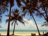 2 Bedroom Deluxe Cottage near Melawi Beach by Zulanie's The Pool Cottage Hotels in Bachok