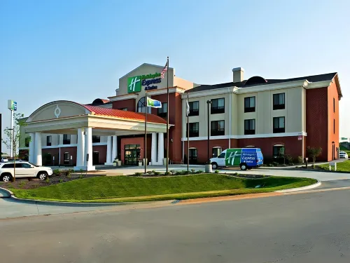 Holiday Inn Express & Suites MORTON PEORIA AREA by IHG - parking