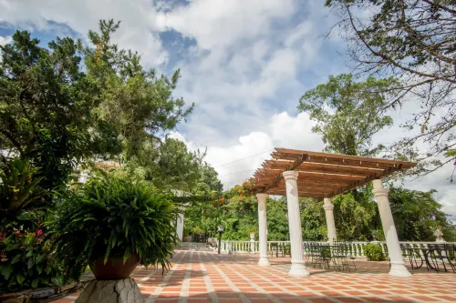 ザ バラズ ホリデイ シャレー