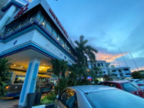 Grand City Hotel Hotels near Gadong Night Market
