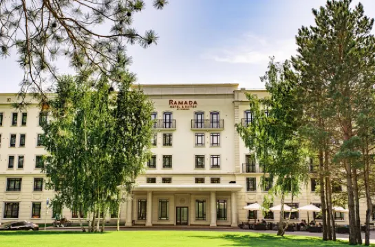 Ramada Hotel & Suites by Wyndham Novosibirsk Zhukovka (Рамада Новосибирск)