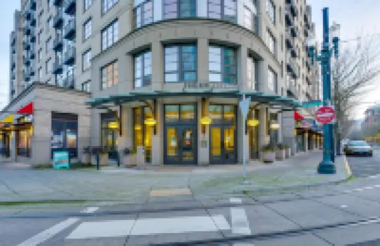 Spacious, Downtown Location – Great for Work and Relaxing!