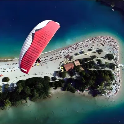 ريد روز هوتل بالقرب من الفندق Photos