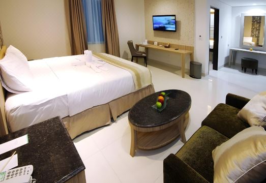 호텔 로비 및 체크인 구역