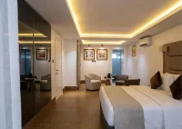 Bolton White Residence - مسبح خاص