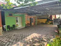 Bu Sur Homestay - parking