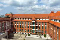 Sheraton Hannover Pelikan Hotel Hotels near The Red Thread