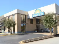 Days Inn by Wyndham Easley/Greenville/Clemson Area Hotels in Easley
