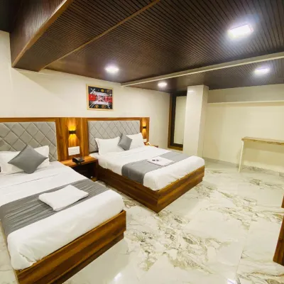 Hotel Aksa Palace Hôtels à proximité de : Plage de Versova