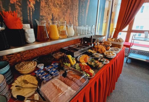 레벨턴 스튜디오 프란티슈코비 라즈네