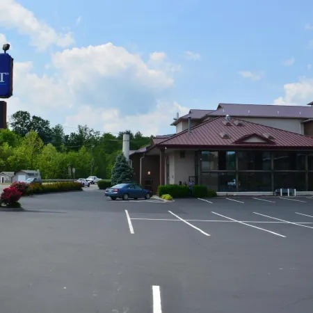 Baymont by Wyndham Pigeon Forge Near Island Drive