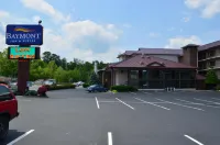 Baymont by Wyndham Pigeon Forge Near Island Drive - parking