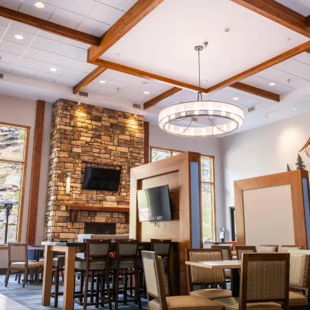 Holiday Inn Express & Suites CUSTER by IHG