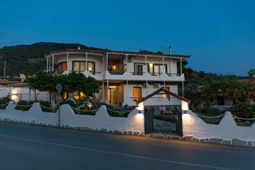 Karavos Sea View Apartments - 4 tähden
