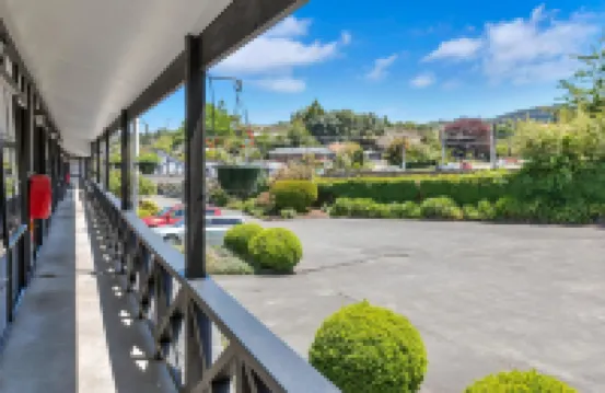 Kingswood Manor Motel โรงแรมในฟางาเรอิ