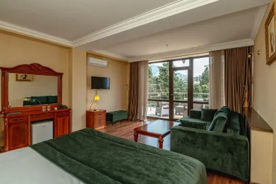 Boulevard Hotels near Immaculate Conception Cathedral - Organ Hall