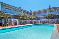Quality Inn Fayetteville Near Historic Downtown Square - Pools