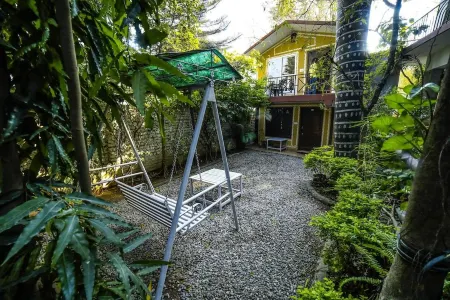 Hotel Tapovan Отели в г. Пимплед Нейсик