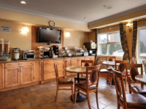 Best Western Peace Arch Inn サリーのホテル