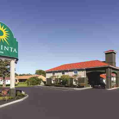La Quinta Inn by Wyndham Sandusky Near Cedar Point Hotel Exterior
