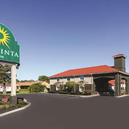 La Quinta Inn by Wyndham Sandusky Near Cedar Point