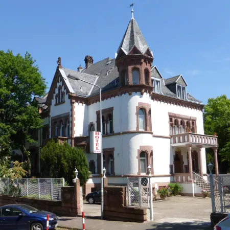 Hotel am Berg Отели рядом с достопримечательностью «Заксенхаузен»