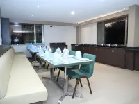 Kyriad Hotel Solapur by Othpl - sarapan