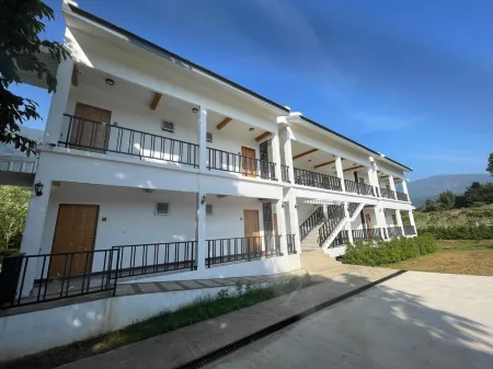 Doi Luang Scene Отели рядом с достопримечательностью «Tree House Hideaway»