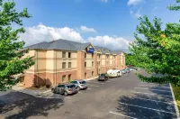 Comfort Inn & Suites Christiansburg I-81 - Parkplatz
