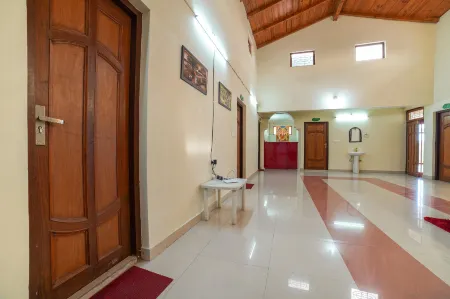 Hotel Goludev Valley View Отели рядом с достопримечательностью «Shree Kainchi Hanuman Mandir»