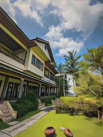 The Oxalis Regency Hotel Magelang Отели рядом с достопримечательностью «Statue of Prince Diponegoro»