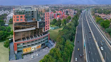 The Fern Residency, Gandhinagar Отели рядом с достопримечательностью «GH 7 & Press Circle»