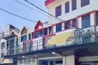 Urbanview Hotel Yasmin Makassar by RedDoorz - Wifi